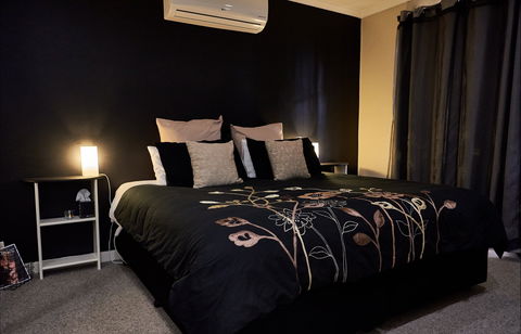 Under The Vines - Coogee Beach Accommodation 1