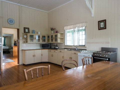 Vineyard Cottage - Coogee Beach Accommodation 2