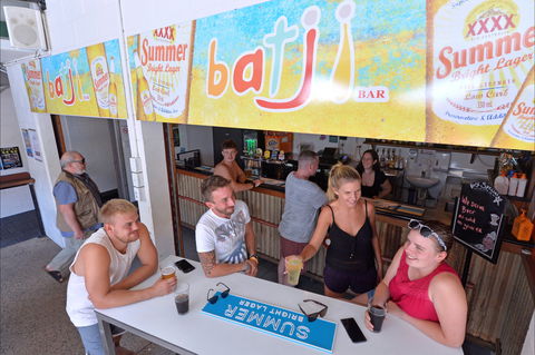 Youth Shack - Coogee Beach Accommodation 2