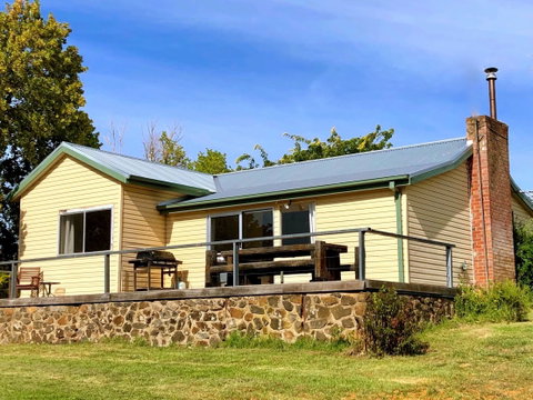 Adelong Valley Farm Stays - Moorallie Cottage - Coogee Beach Accommodation 1