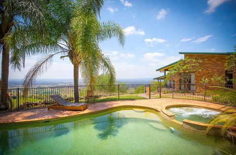 Aquila - Coogee Beach Accommodation 0