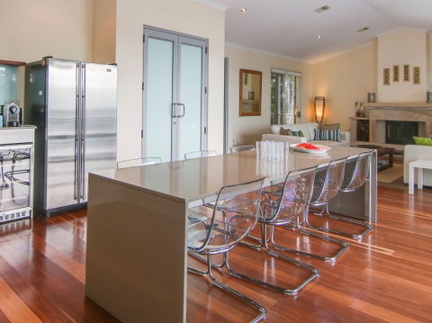 Becalmed On Sunshine Cove - Coogee Beach Accommodation 2