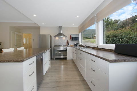 Belle Of Bright - Coogee Beach Accommodation 0