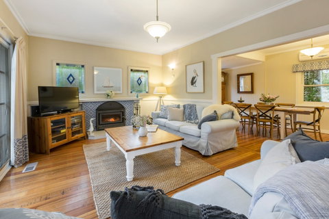 Blue Moon Cottages - Coogee Beach Accommodation 0