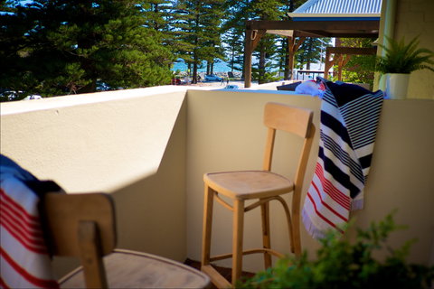Cottesloe Artist's Beach Retreat - Coogee Beach Accommodation 0