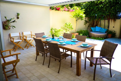 Cottesloe Artist's Beach Retreat - Coogee Beach Accommodation 1