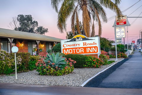 Country Roads Motor Inn - Coogee Beach Accommodation 0