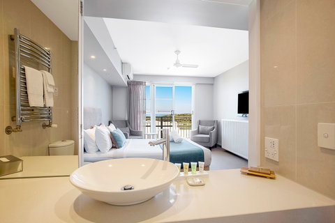 Deep Blue Hotel And Hot Springs - Coogee Beach Accommodation 2