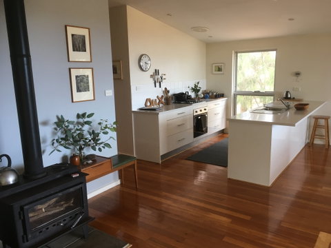 Deep Creek Retreat - Coogee Beach Accommodation 2