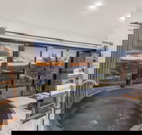 Eagle View Escape - Coogee Beach Accommodation