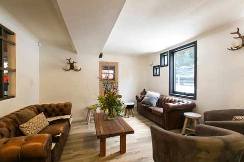 Feathertop Alpine Lodge - Coogee Beach Accommodation 2