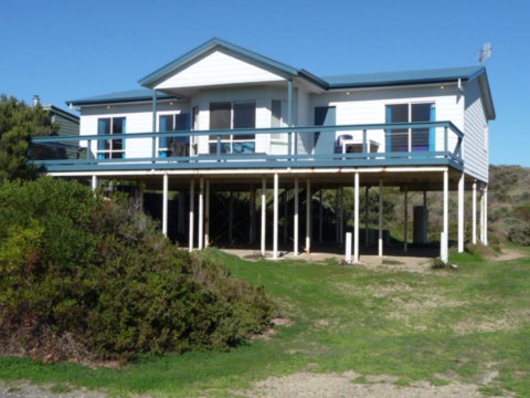 Flying Dutchmen - Coogee Beach Accommodation 0