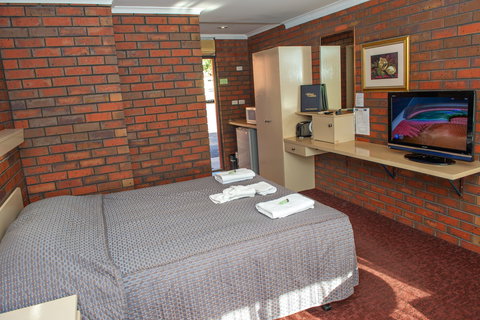 Golden Country Motel And Caravan Park - Coogee Beach Accommodation 1
