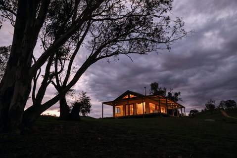 Kestrel Nest EcoHut - Coogee Beach Accommodation 1