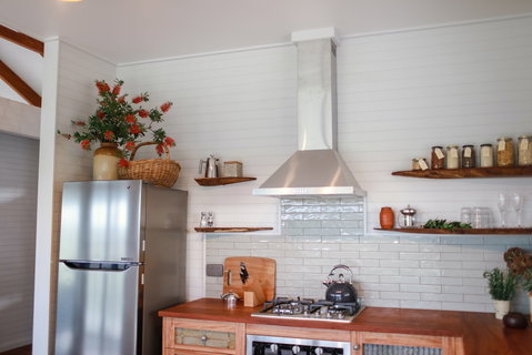 Kestrel Nest EcoHut - Coogee Beach Accommodation 2