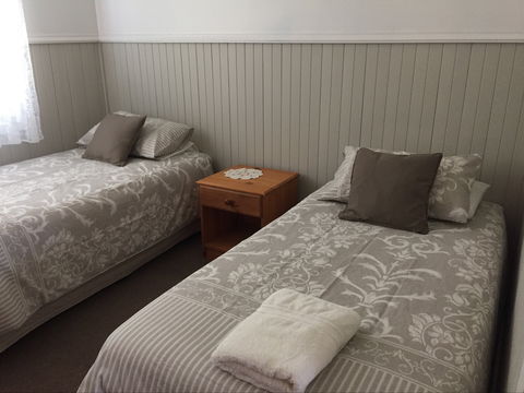 Riverland Holiday Cottage - Coogee Beach Accommodation 2