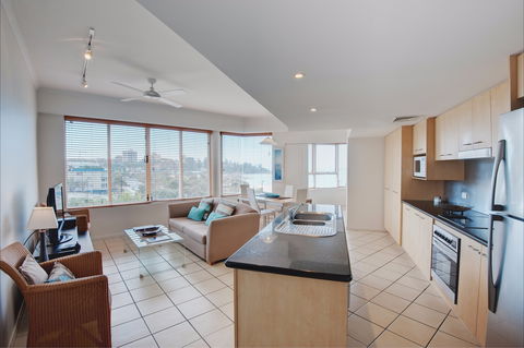 Rolling Surf Resort - Coogee Beach Accommodation 2