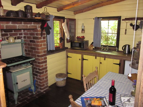 Settlers Hut - Coogee Beach Accommodation 0