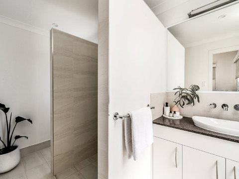 Shore Beats Work - Coogee Beach Accommodation 1