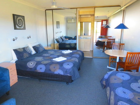 Sisleys Motel - Coogee Beach Accommodation 0