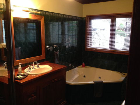 Studio Cottages Romantic Hideaway - Coogee Beach Accommodation 1