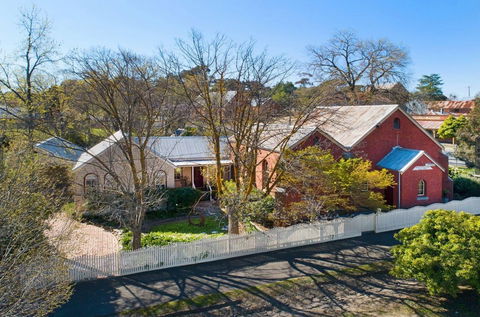 Sunday House - Maldon - Coogee Beach Accommodation 0