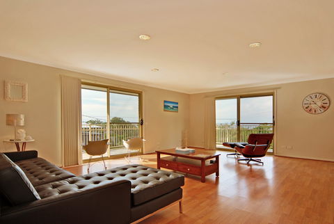 Vincentia Family Holiday Home - Coogee Beach Accommodation 1