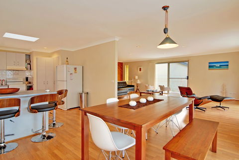Vincentia Family Holiday Home - Coogee Beach Accommodation 2