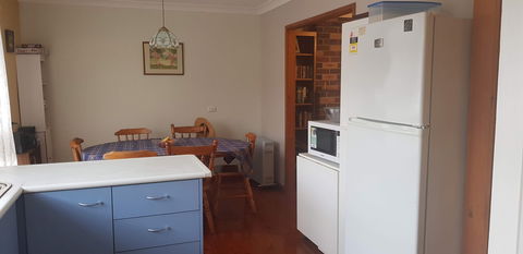 Vincentia Dacha - Coogee Beach Accommodation 2