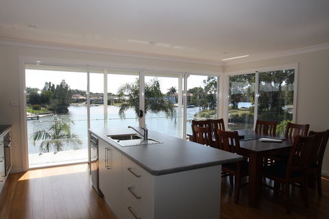 Waterfront Holiday Home - Coogee Beach Accommodation 1