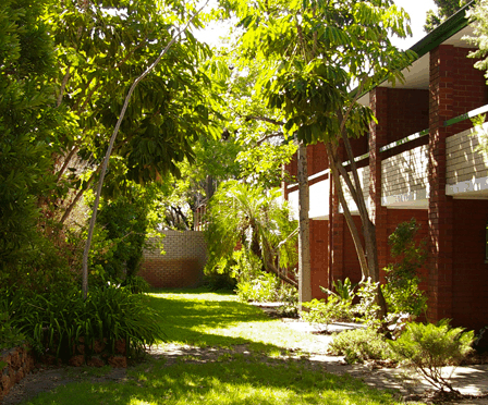 Flag Motor Lodge - Coogee Beach Accommodation 4