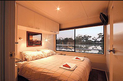 All Seasons Houseboats - Coogee Beach Accommodation 3