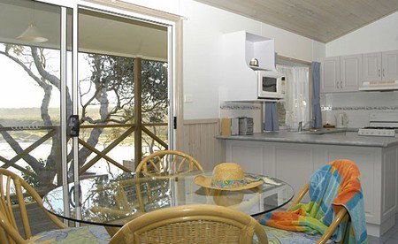 Berrara Beach Holiday Chalets - Coogee Beach Accommodation 4