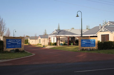 Halcyon Bay - Coogee Beach Accommodation 2
