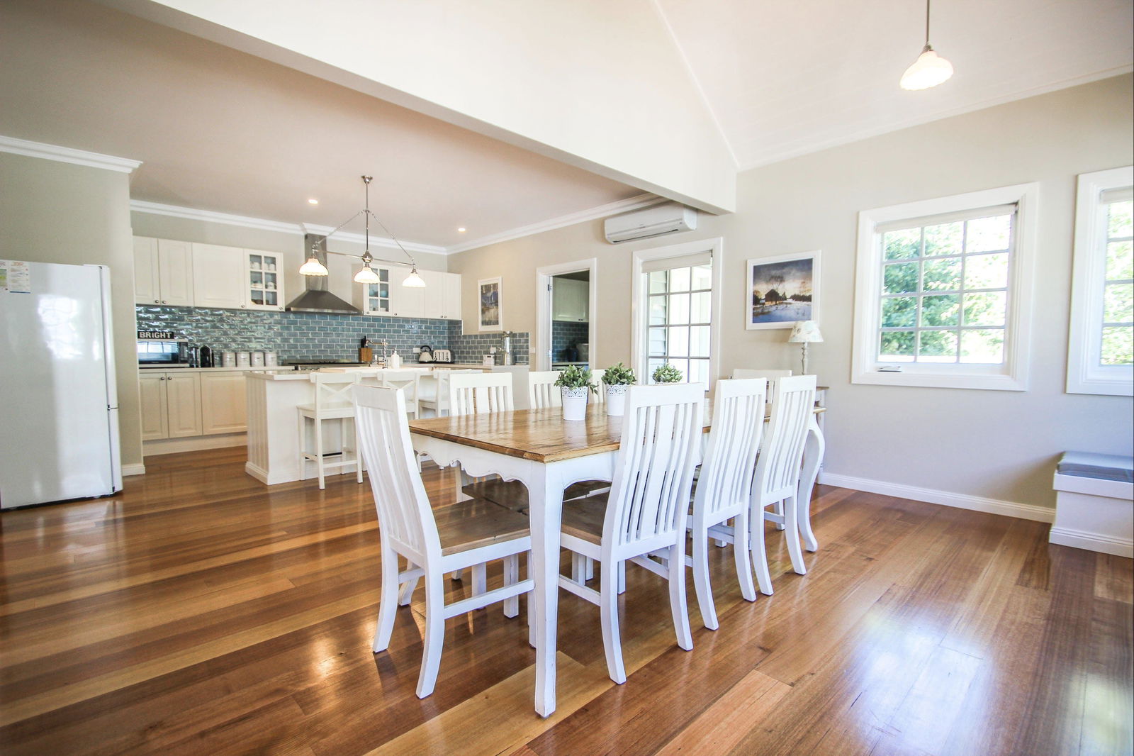 Bright VIC Coogee Beach Accommodation