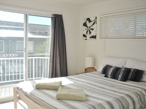 Beachcomber Apartments - Coogee Beach Accommodation 1