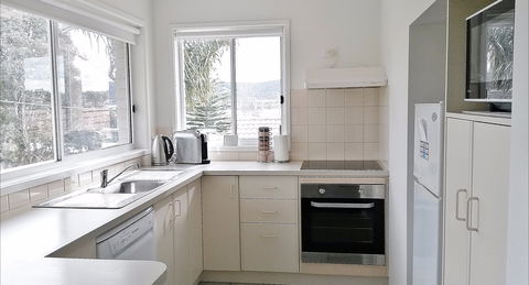 Beachcomber Apartments - Coogee Beach Accommodation 2
