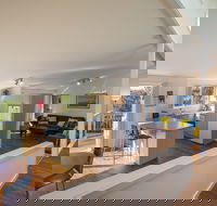 Breeze in Mollymook Beach - Coogee Beach Accommodation