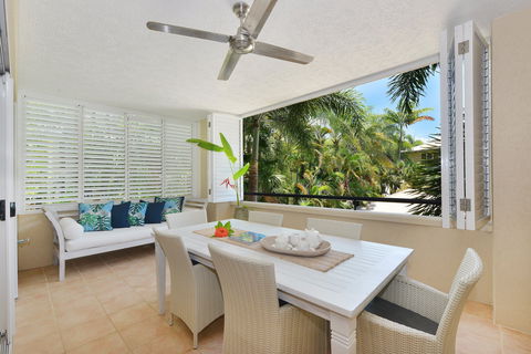 Cayman Villas Port Douglas - Coogee Beach Accommodation 2