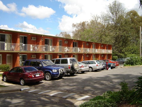 Corowa Golf Club And Motel - Coogee Beach Accommodation 0