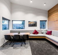 Elk At Falls - Coogee Beach Accommodation