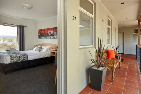 Elphin  Motel & Serviced Apartments - Coogee Beach Accommodation 1