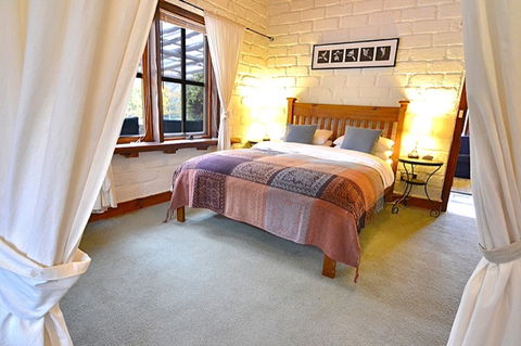 Feathertop Retreat - Coogee Beach Accommodation 2
