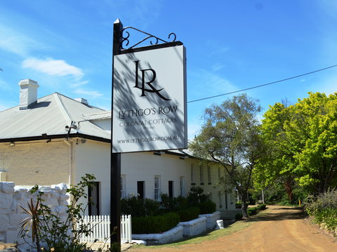 Lythgo's Row Colonial Cottages - Coogee Beach Accommodation 2