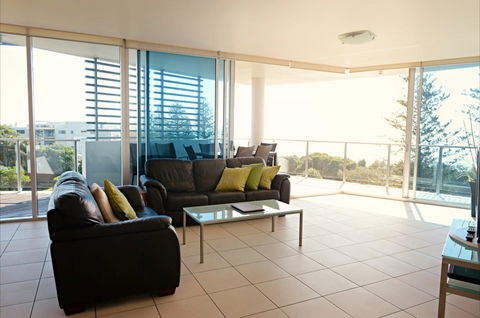 Manta Bargara Resort - Coogee Beach Accommodation 2
