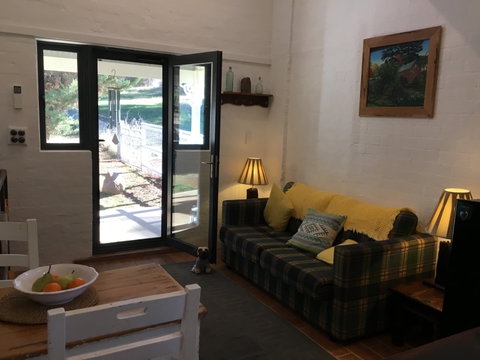 Melaleuca Cottage - Coogee Beach Accommodation 2