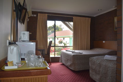 Mount Barker Valley Views Motel And Chalets - Coogee Beach Accommodation 0