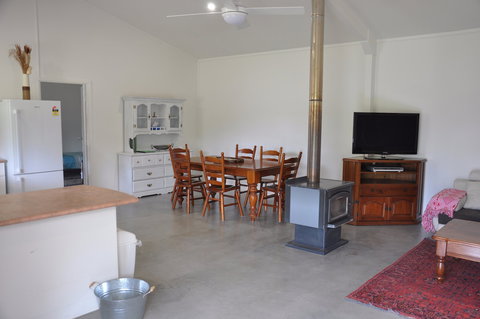Nature's Echo Farm Stay - Coogee Beach Accommodation 2