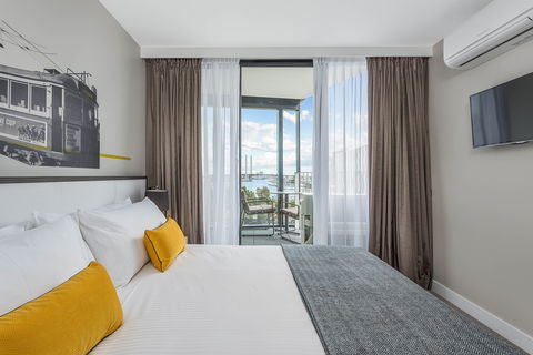 Peppers Docklands - Coogee Beach Accommodation 1