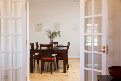 Rawnsley Homestead - Coogee Beach Accommodation 2